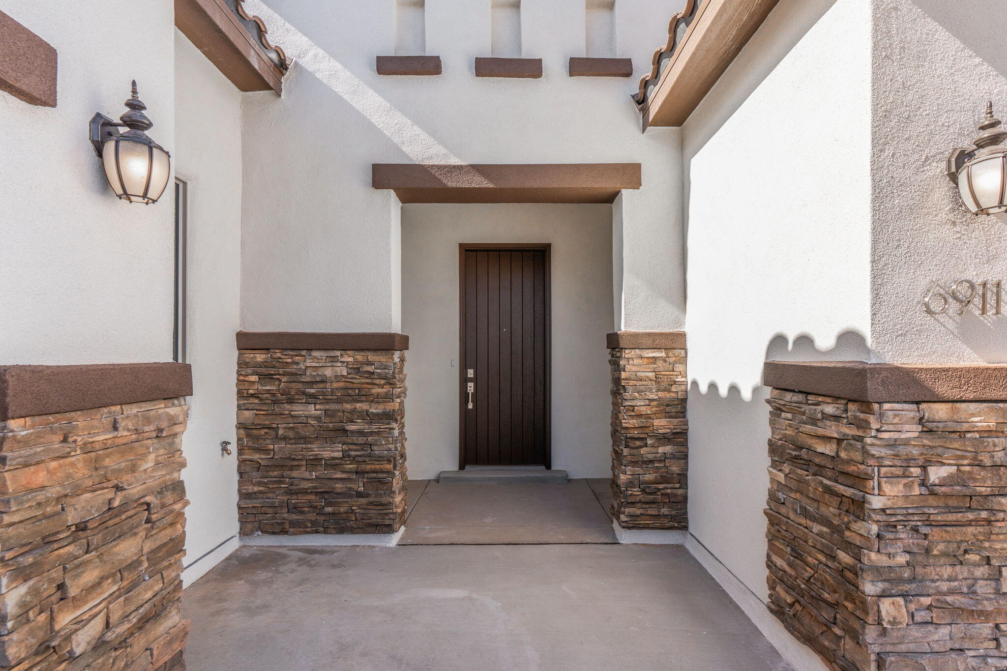 6911 Zachary Road NE