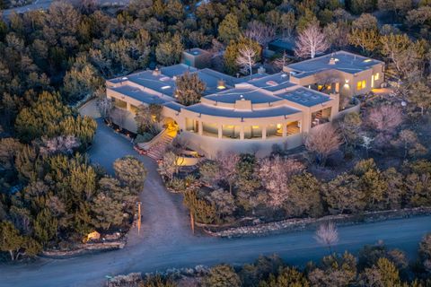 Photo of 1301 Hummingbird Court, Santa Fe, NM 87501 (MLS # 1097990)