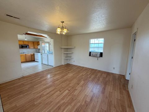 Homes For Rent - 313 Mcknight Avenue #A<br/> Albuquerque, NM 87102
