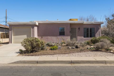 Photo of 2738 Monroe Street NE, Albuquerque, NM 87110 (MLS # 1100343)