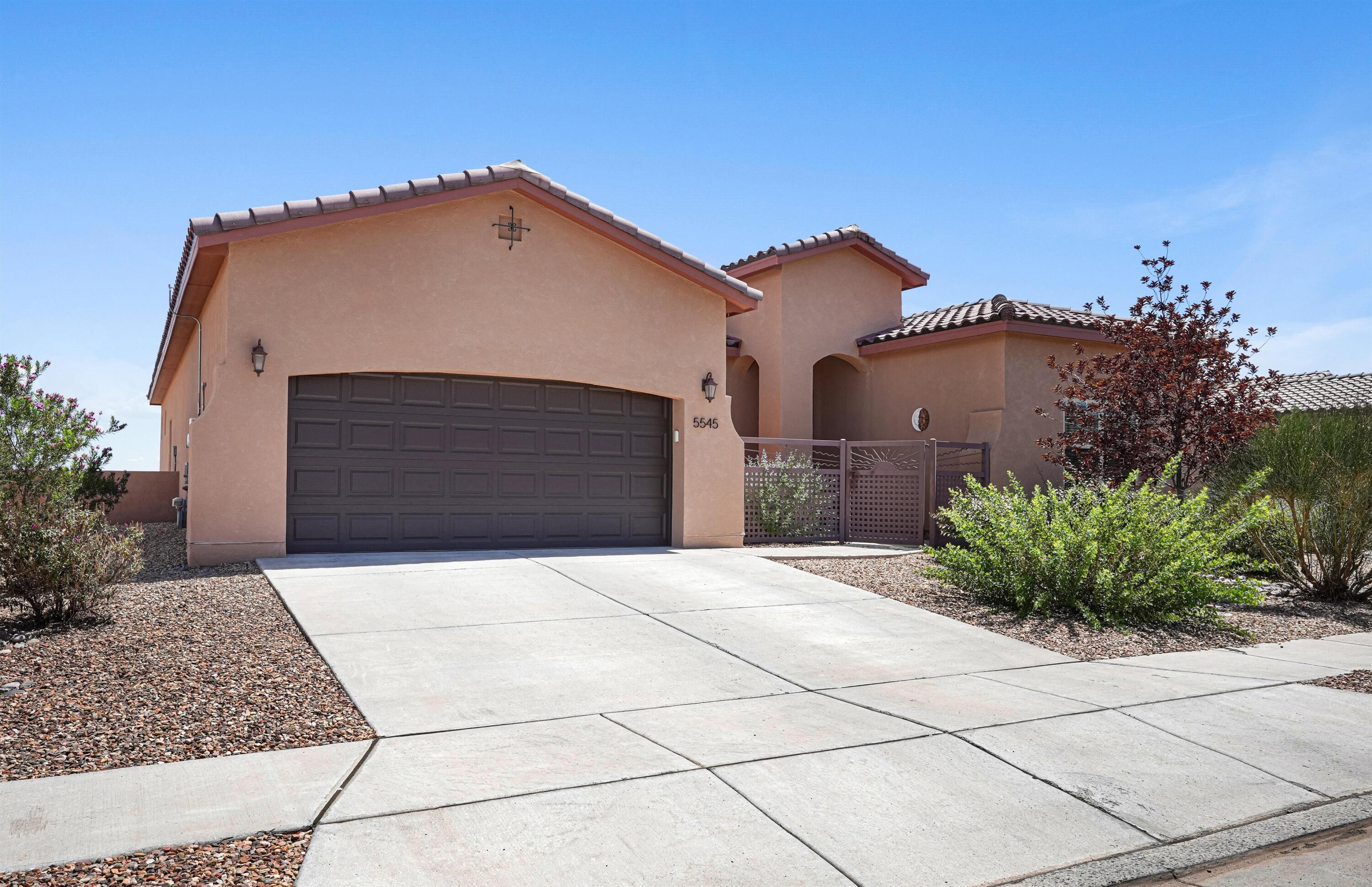 5545 Pikes Peak Loop NE