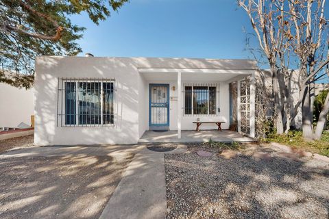 Photo of 929 Palomas Drive SE, Albuquerque, NM 87108 (MLS # 1095657)