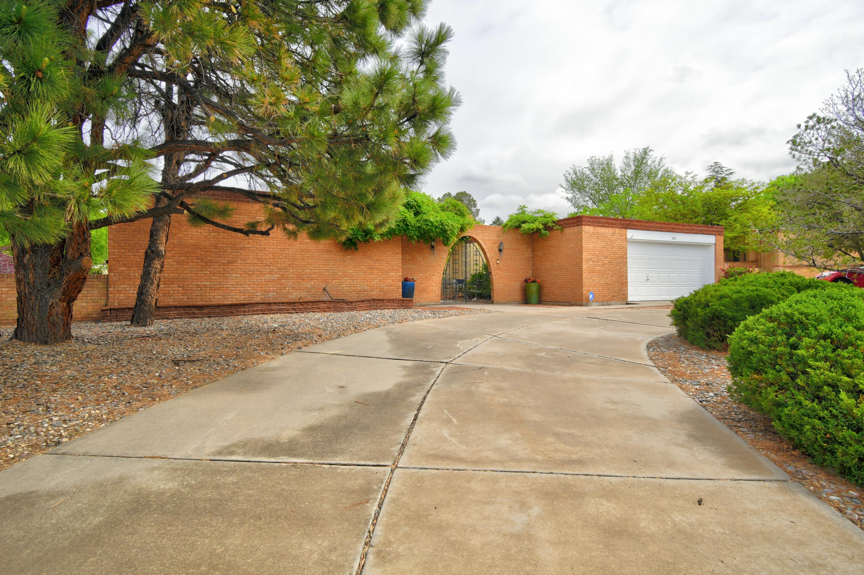 7424 La Jara Court, Albuquerque, New Mexico image 2