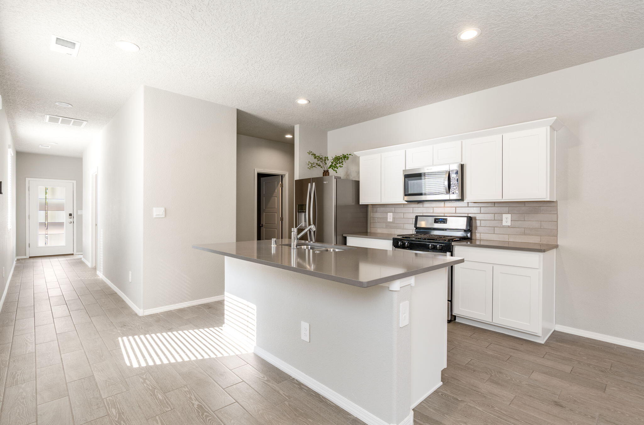 909 Tazanita Loop SE