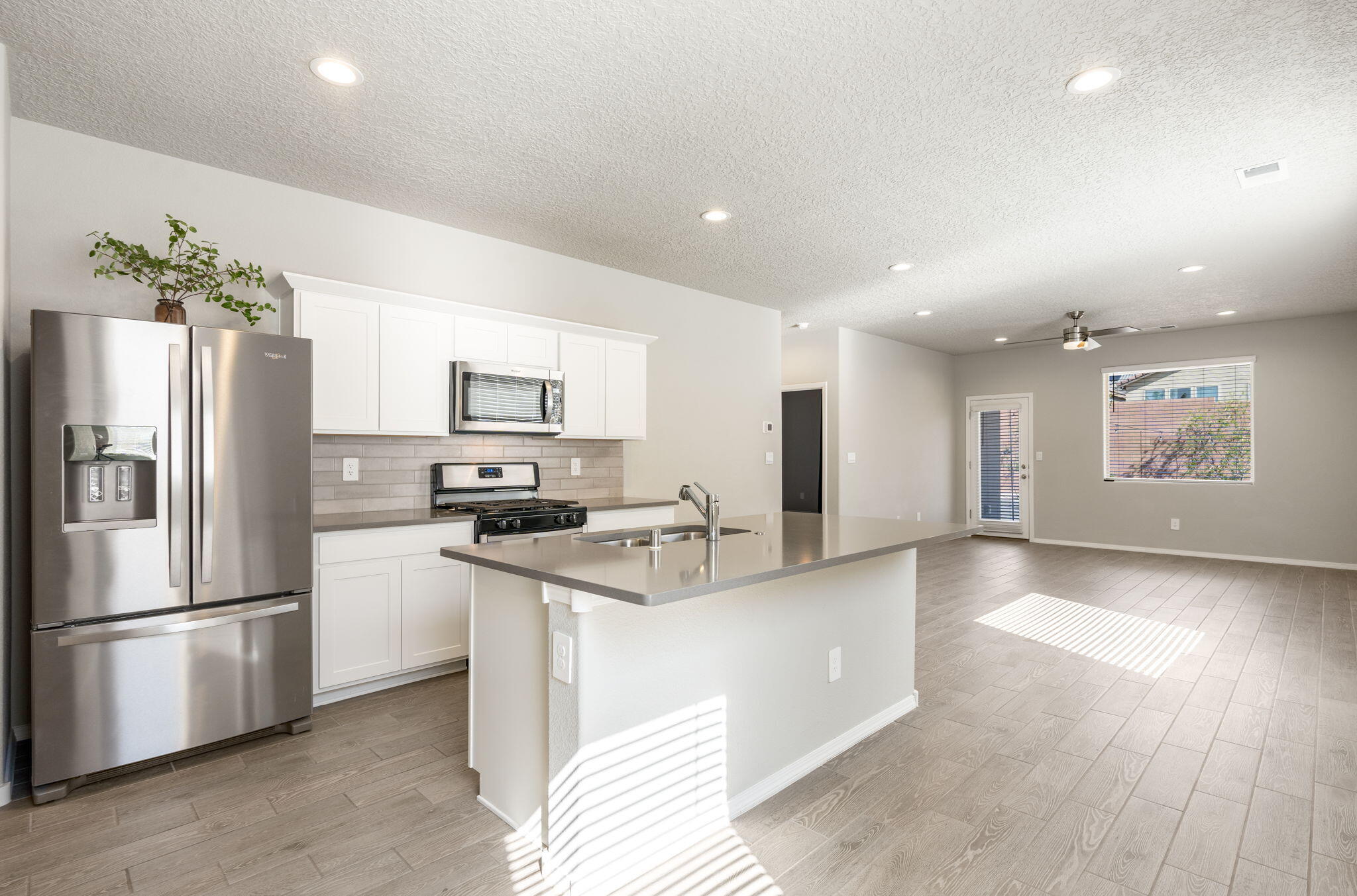 909 Tazanita Loop SE