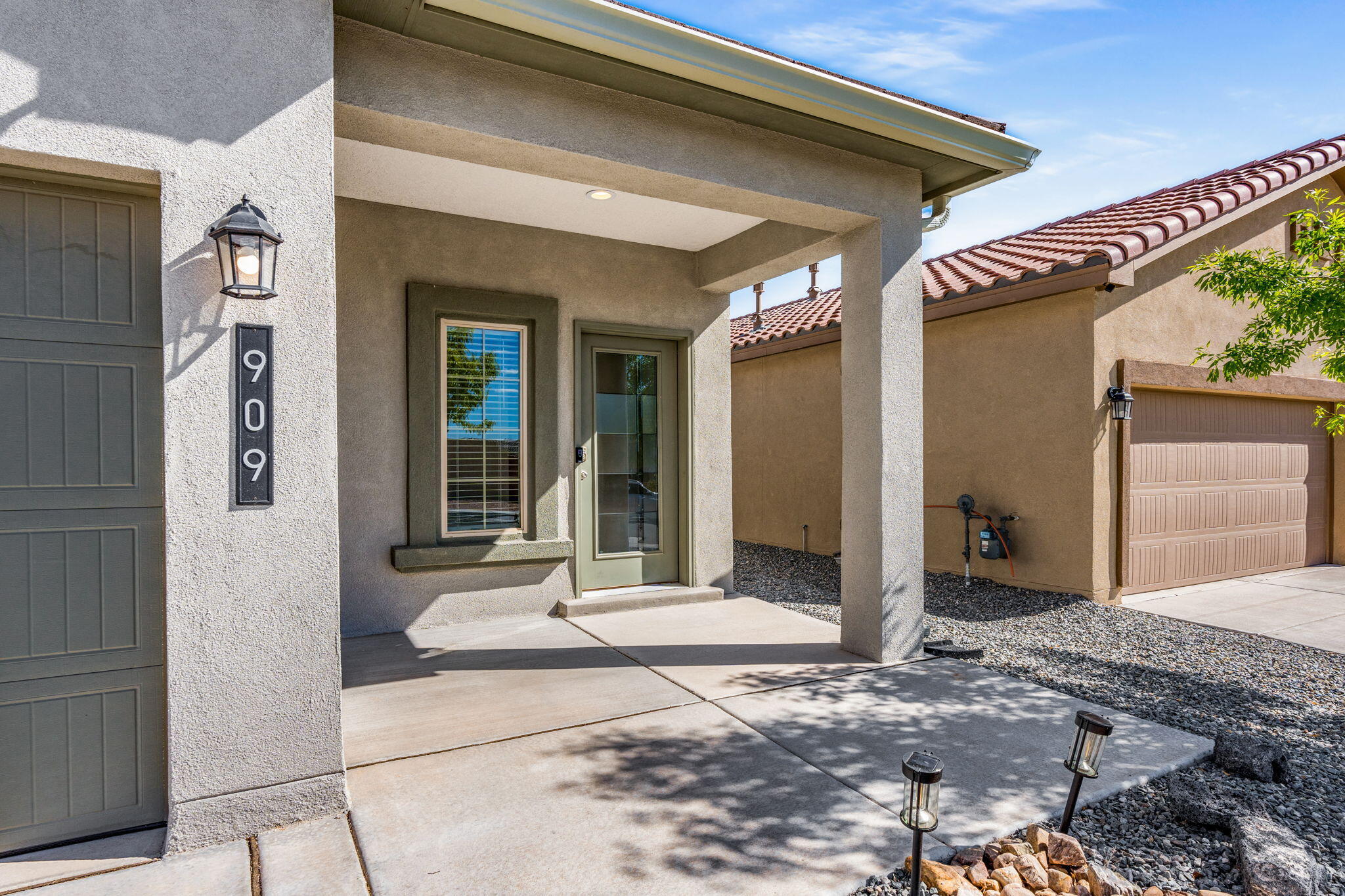 909 Tazanita Loop SE