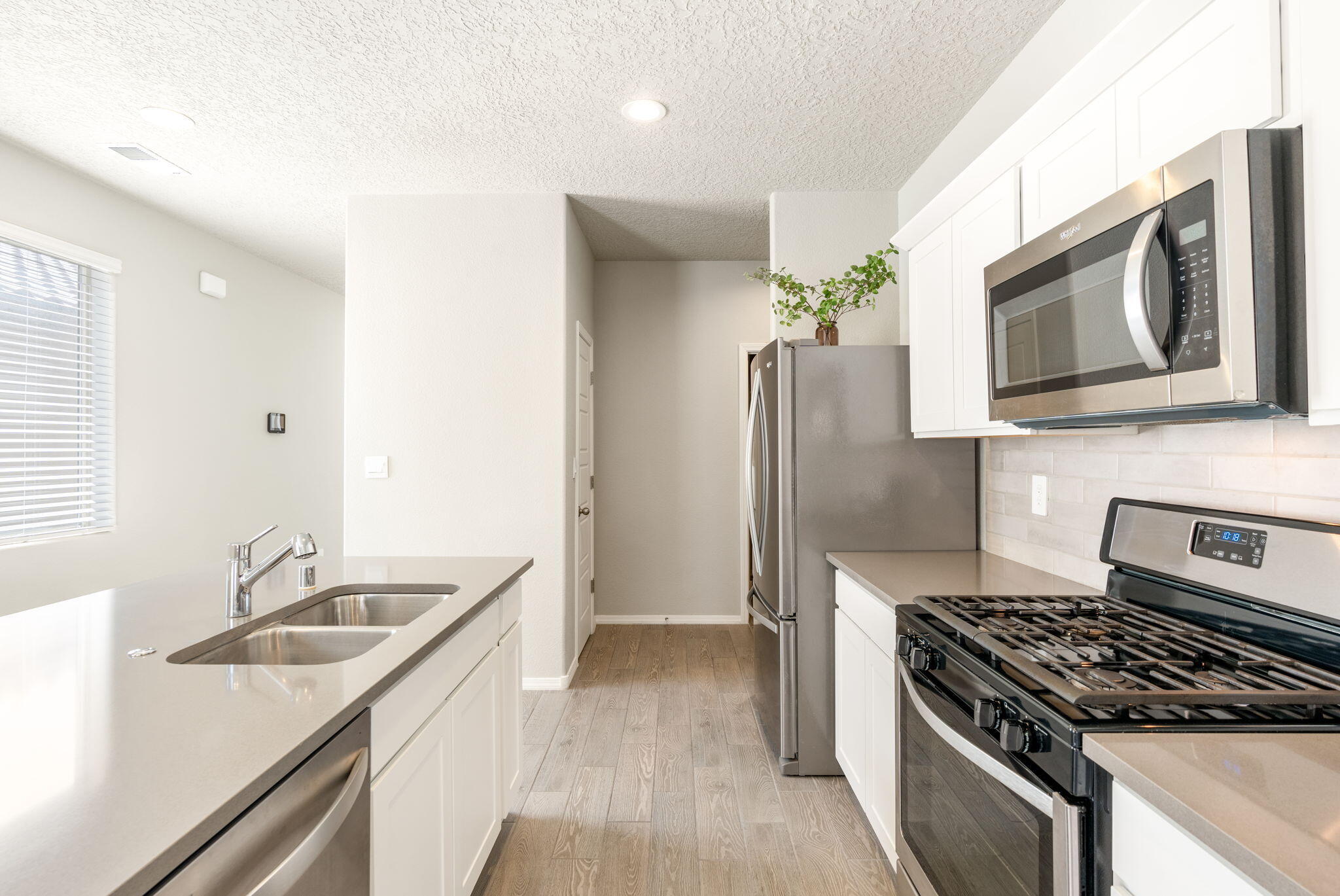 909 Tazanita Loop SE