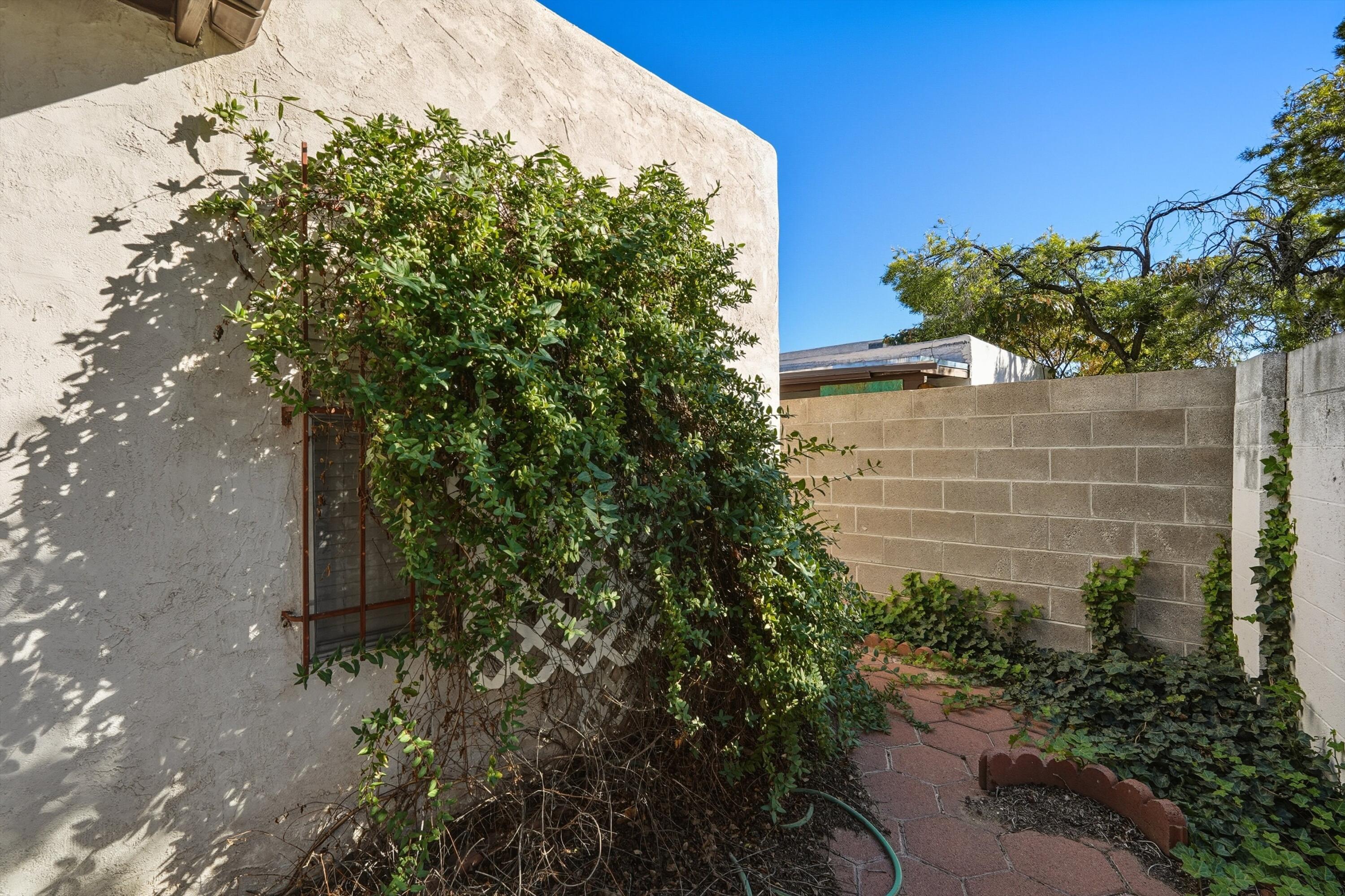 125 Calle Sol SE Mete NW