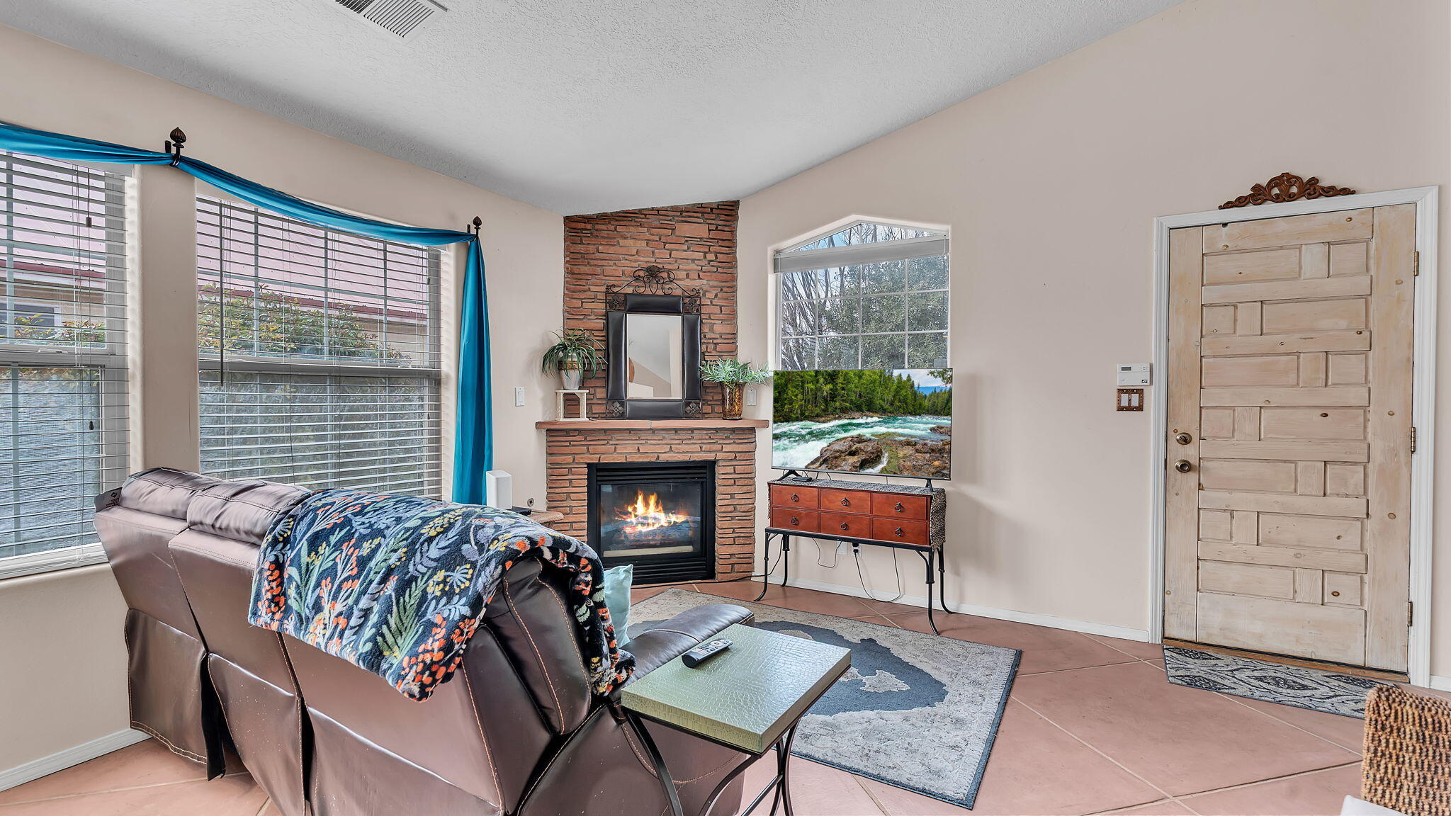 2404 Tompiro Road, Albuquerque, New Mexico image 3