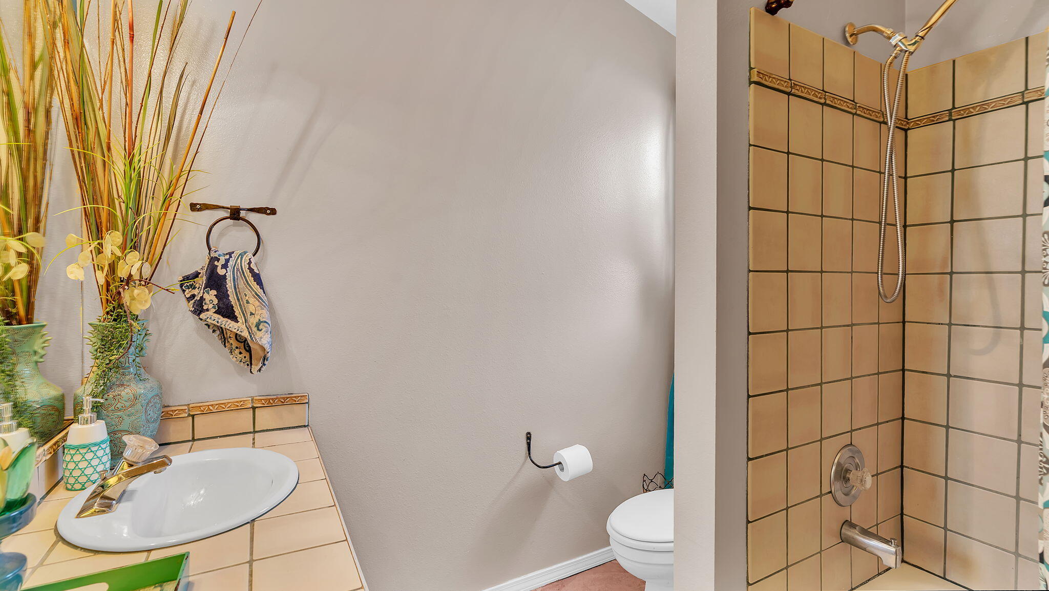2404 Tompiro Road, Albuquerque, New Mexico image 13