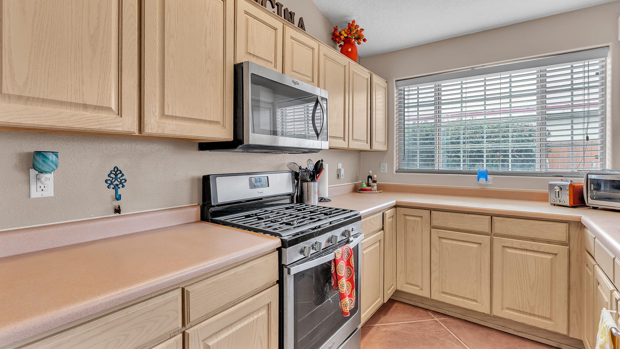 2404 Tompiro Road, Albuquerque, New Mexico image 22
