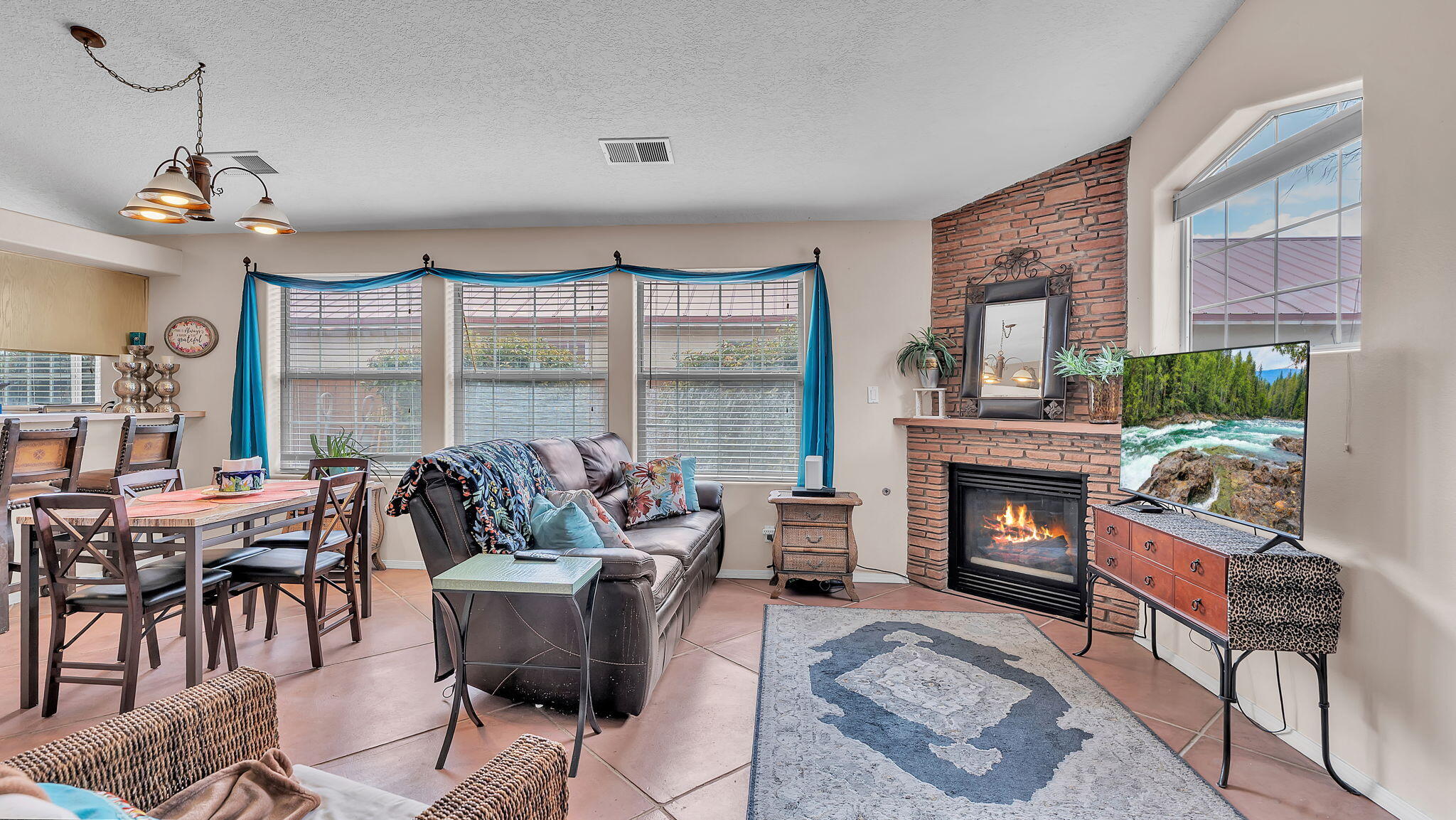 2404 Tompiro Road, Albuquerque, New Mexico image 24