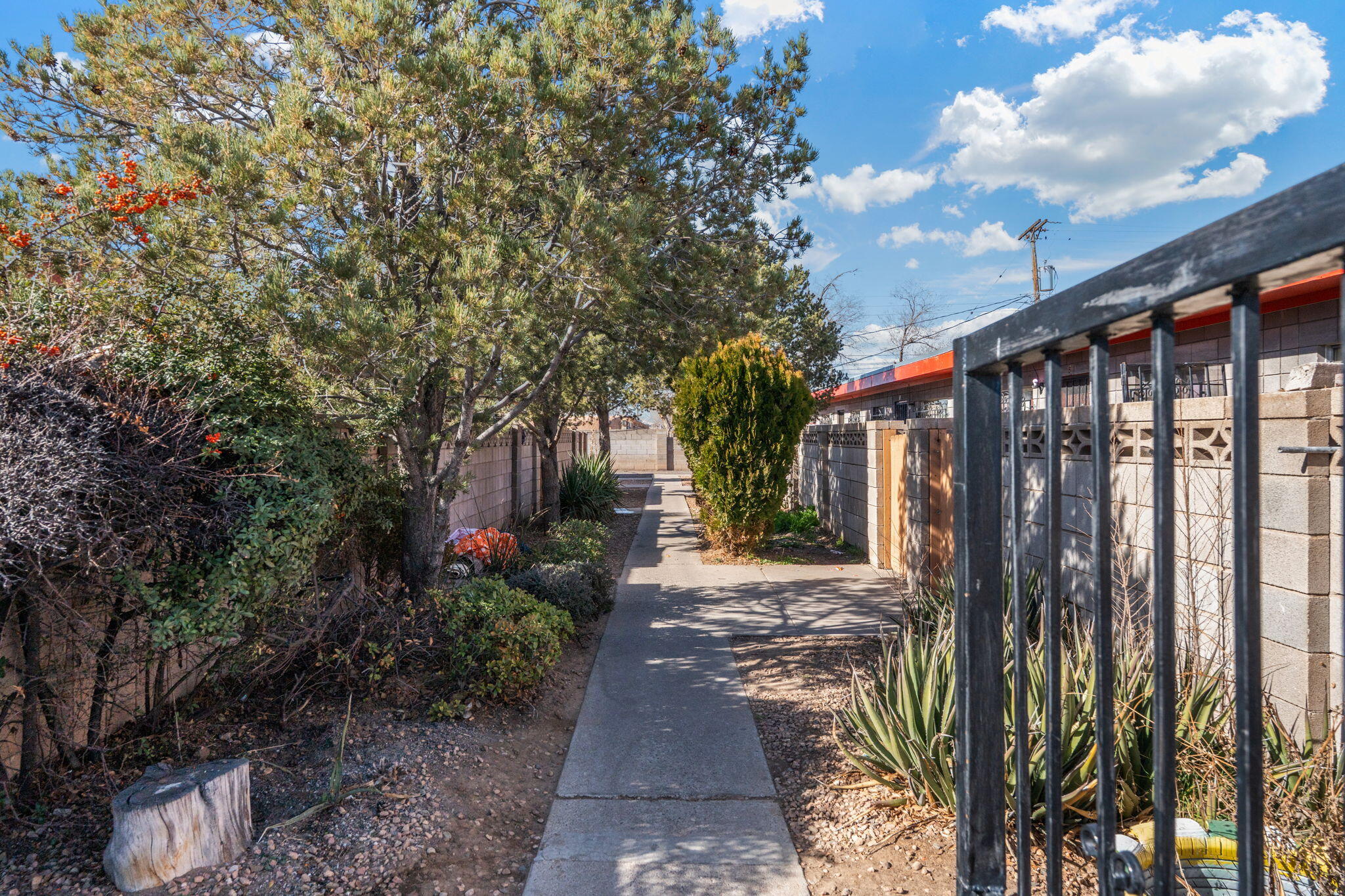 635 & 637 Mesilla Street SE