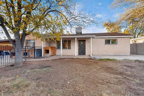 Photo of 2701 Garcia Street NE, Albuquerque, NM 87112 (MLS # 1095342)