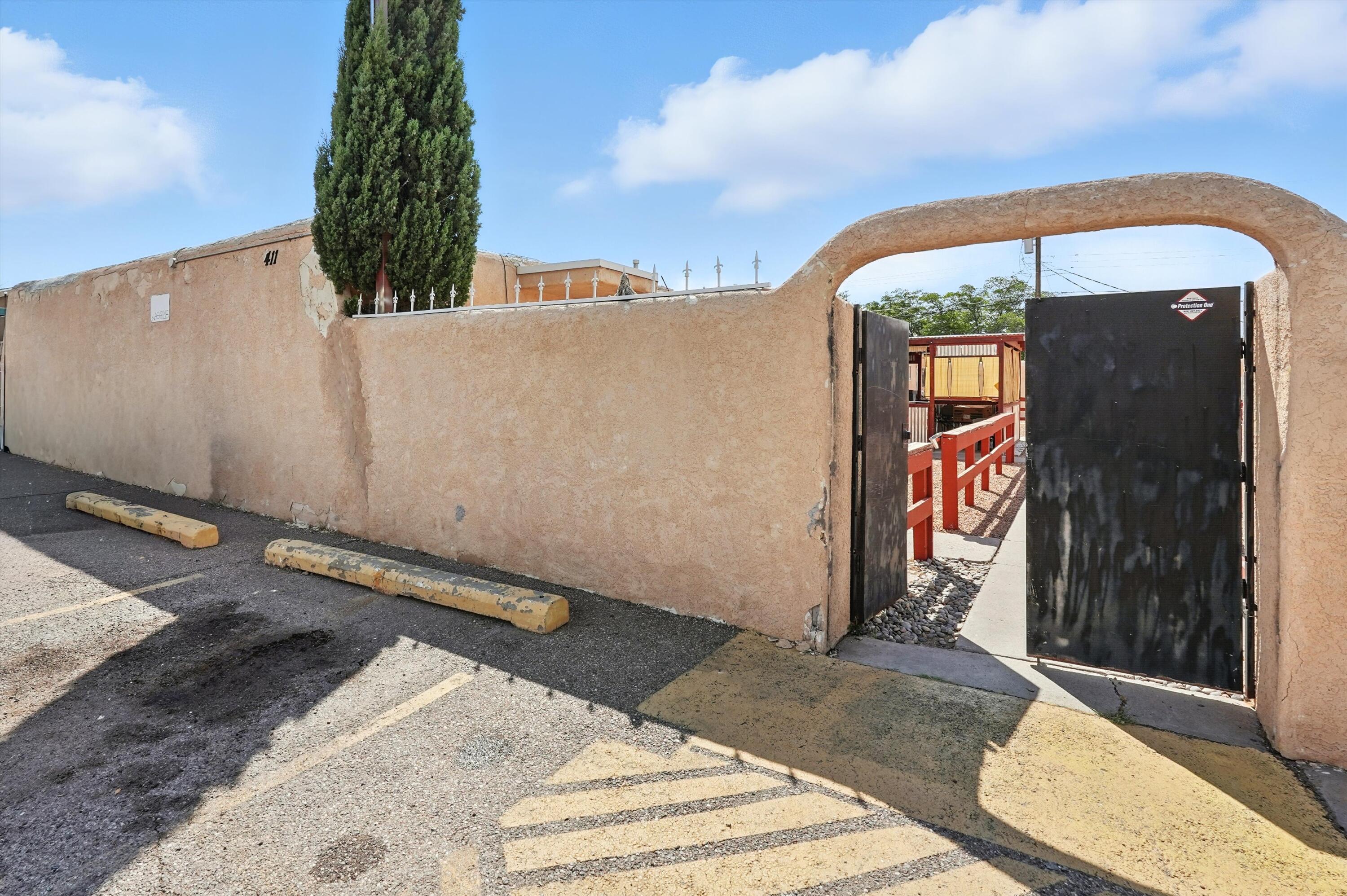 411 WISCONSIN Street NE