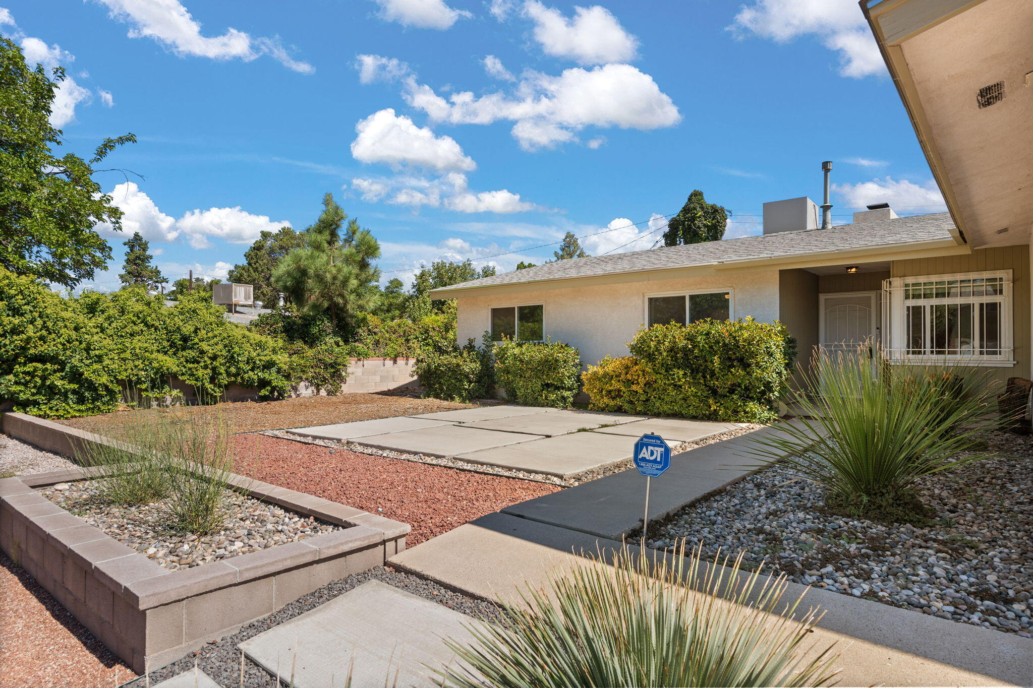 5111 Sunningdale Avenue Avenue NE