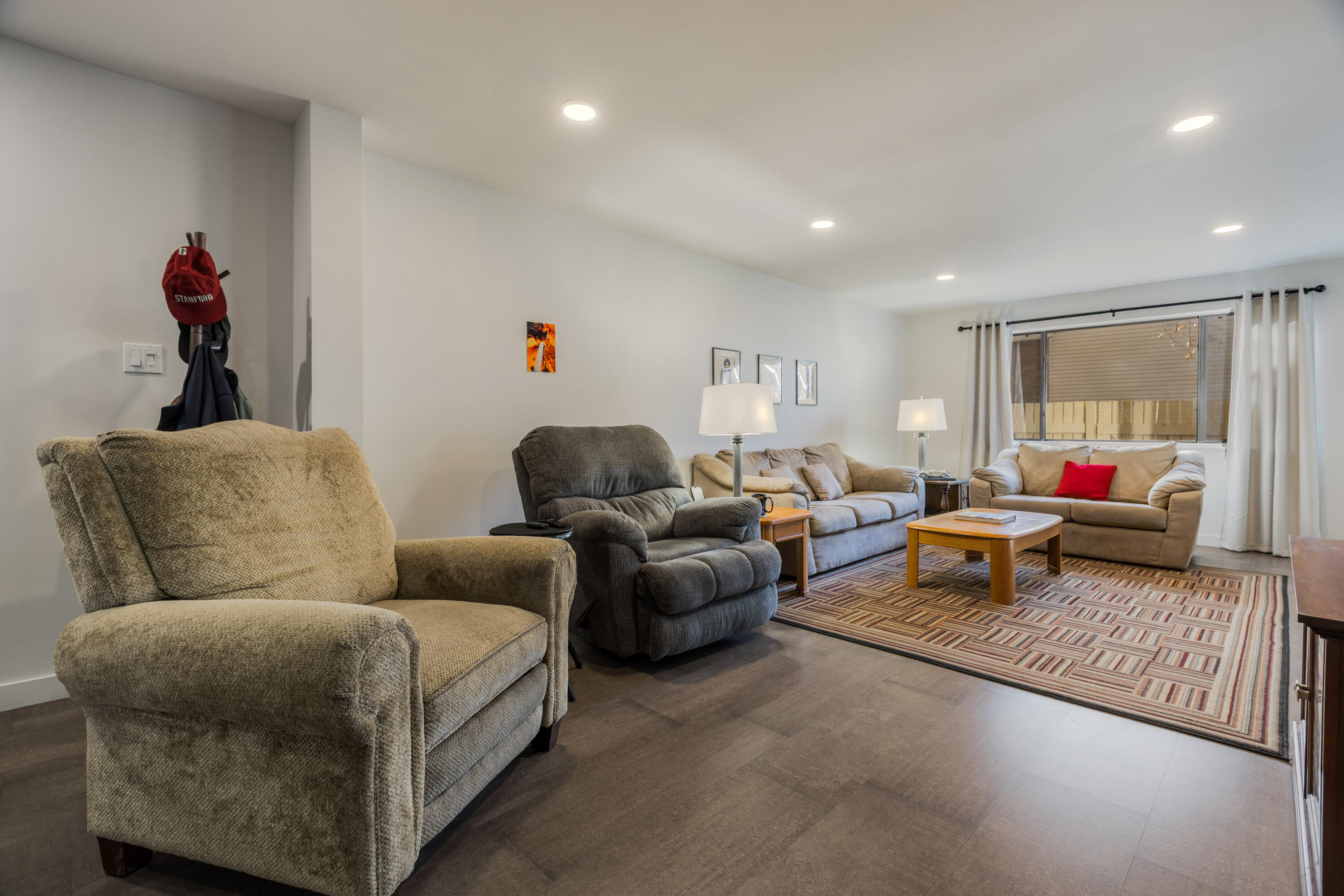 12 Lakeshore Drive NE