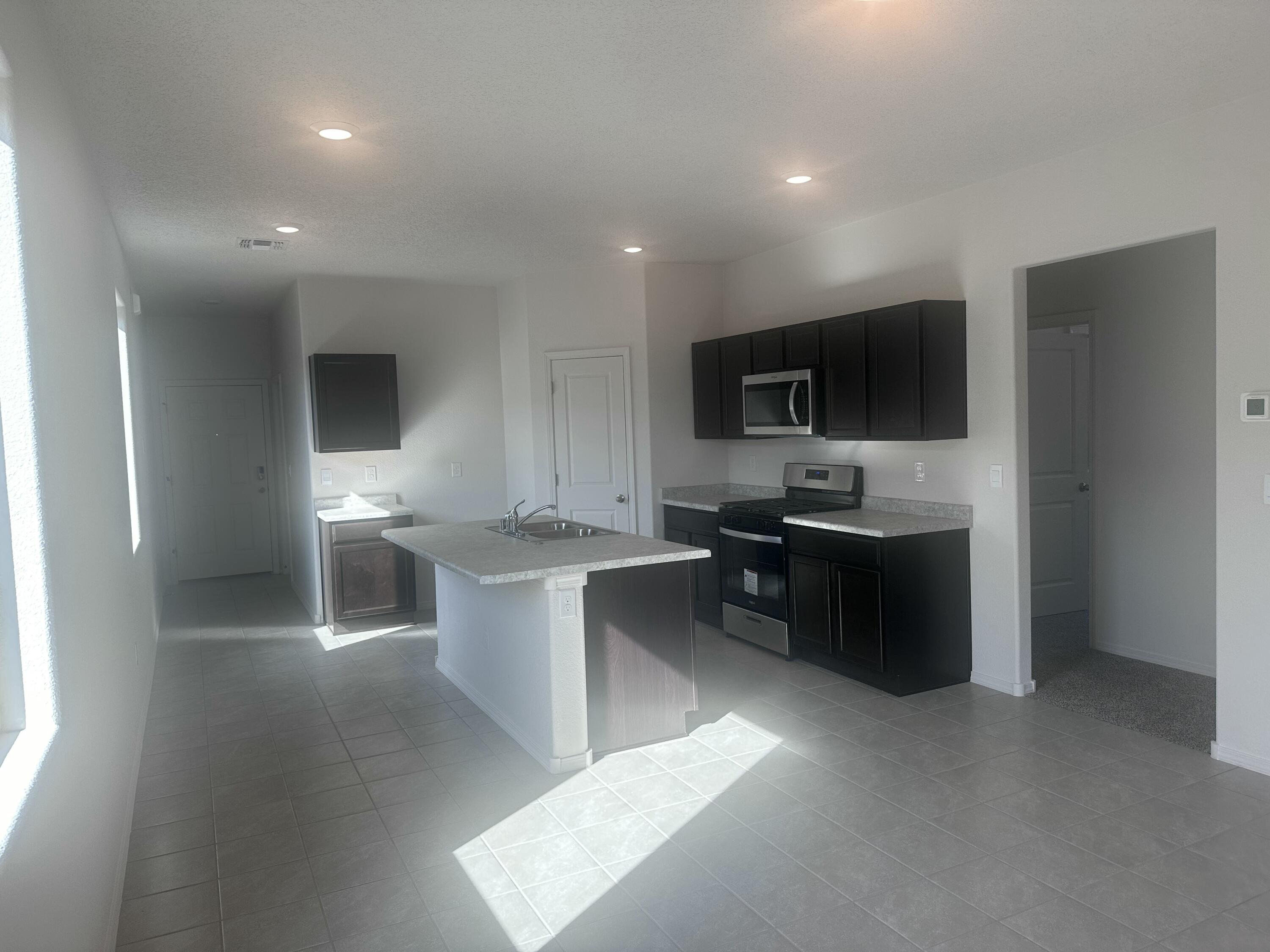 14 Camino Viejo, Los Lunas, New Mexico image 2
