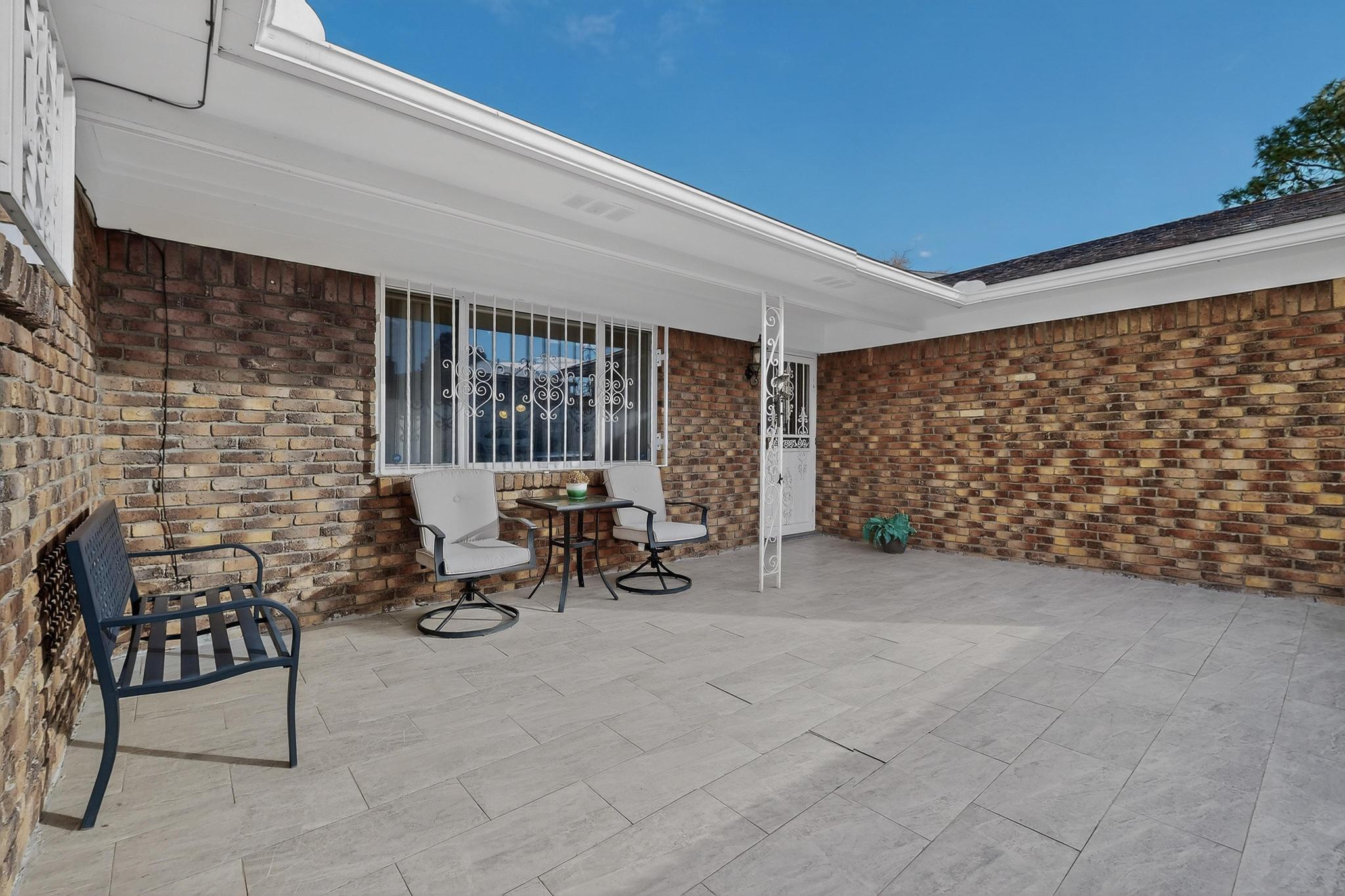 8707 Delamar Avenue NE