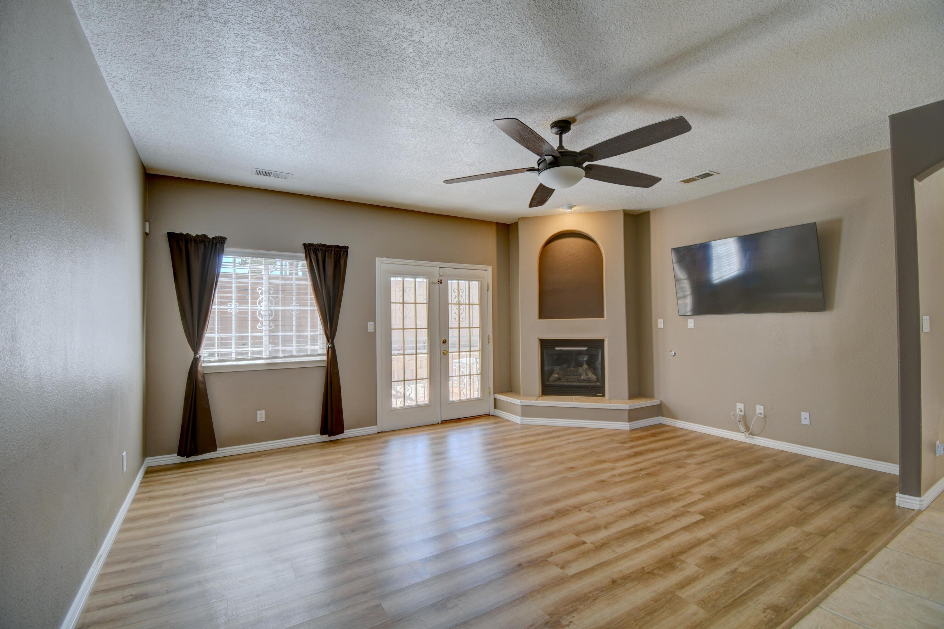 Photo 5 of 17 of 5516 Havasu Avenue NW house