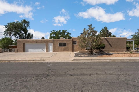 Homes For Sale - 801 Monroe Street<br/> Bernalillo County, Albuquerque, NM 87110