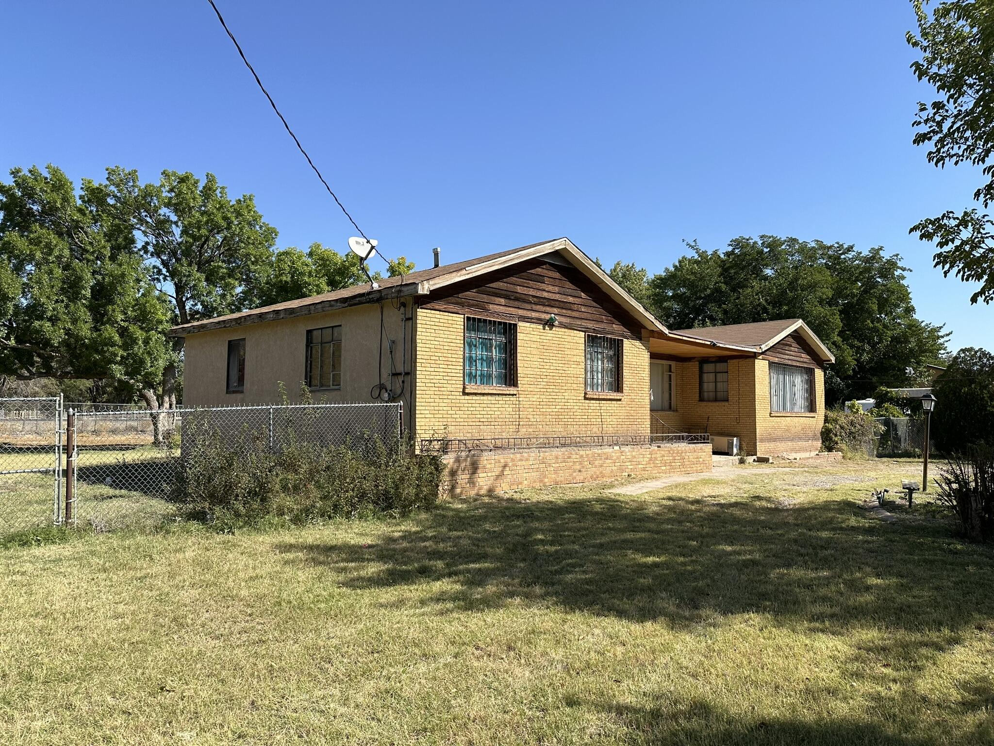 2543 Del Sur Drive, Albuquerque, New Mexico image 2