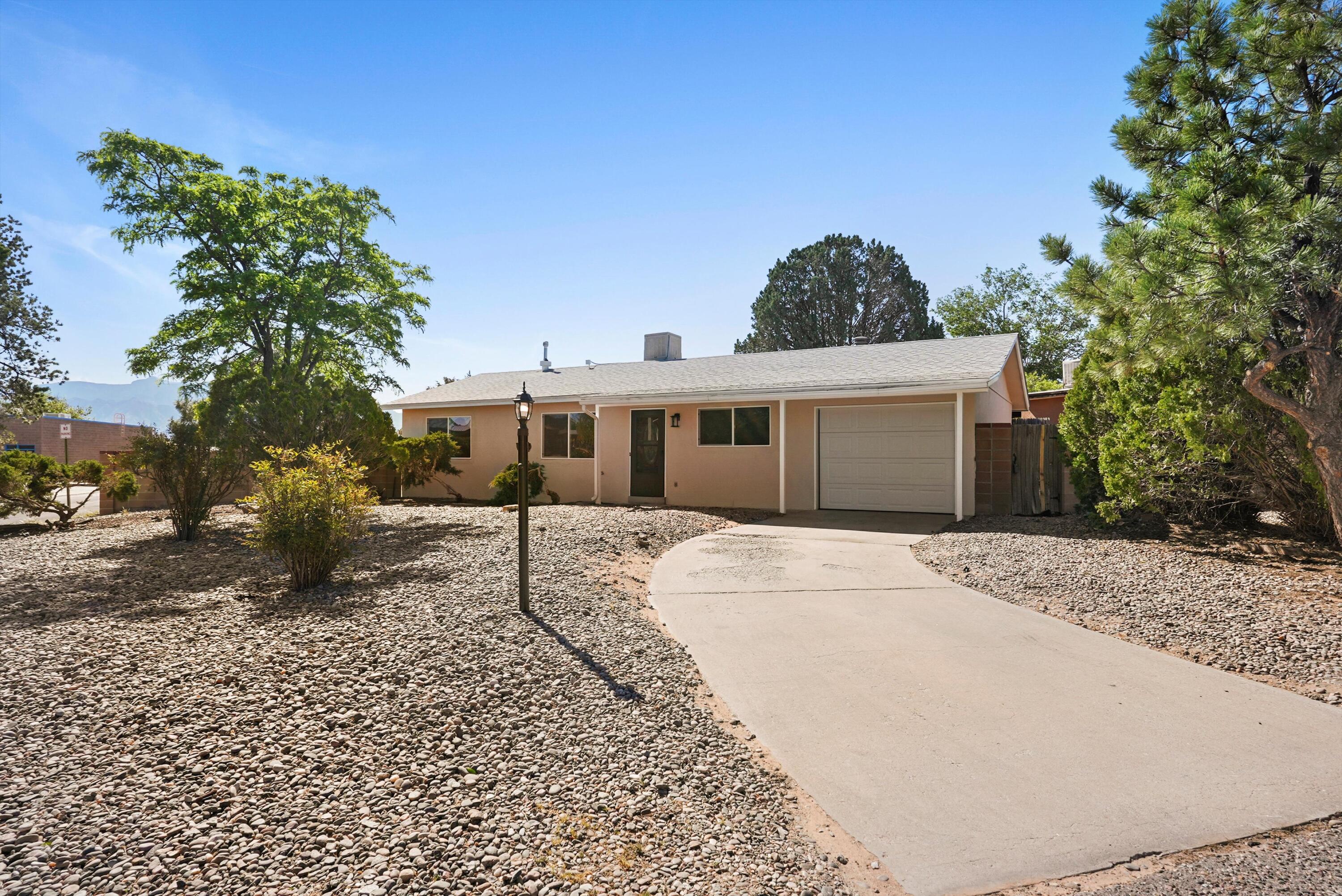 500 Gral Trevino Drive, Rio Rancho, New Mexico image 2