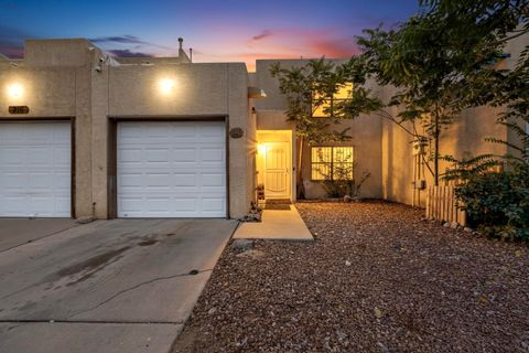 Photo of 220 Shawnee Court SE, Albuquerque, NM 87108 (MLS # 1092938)