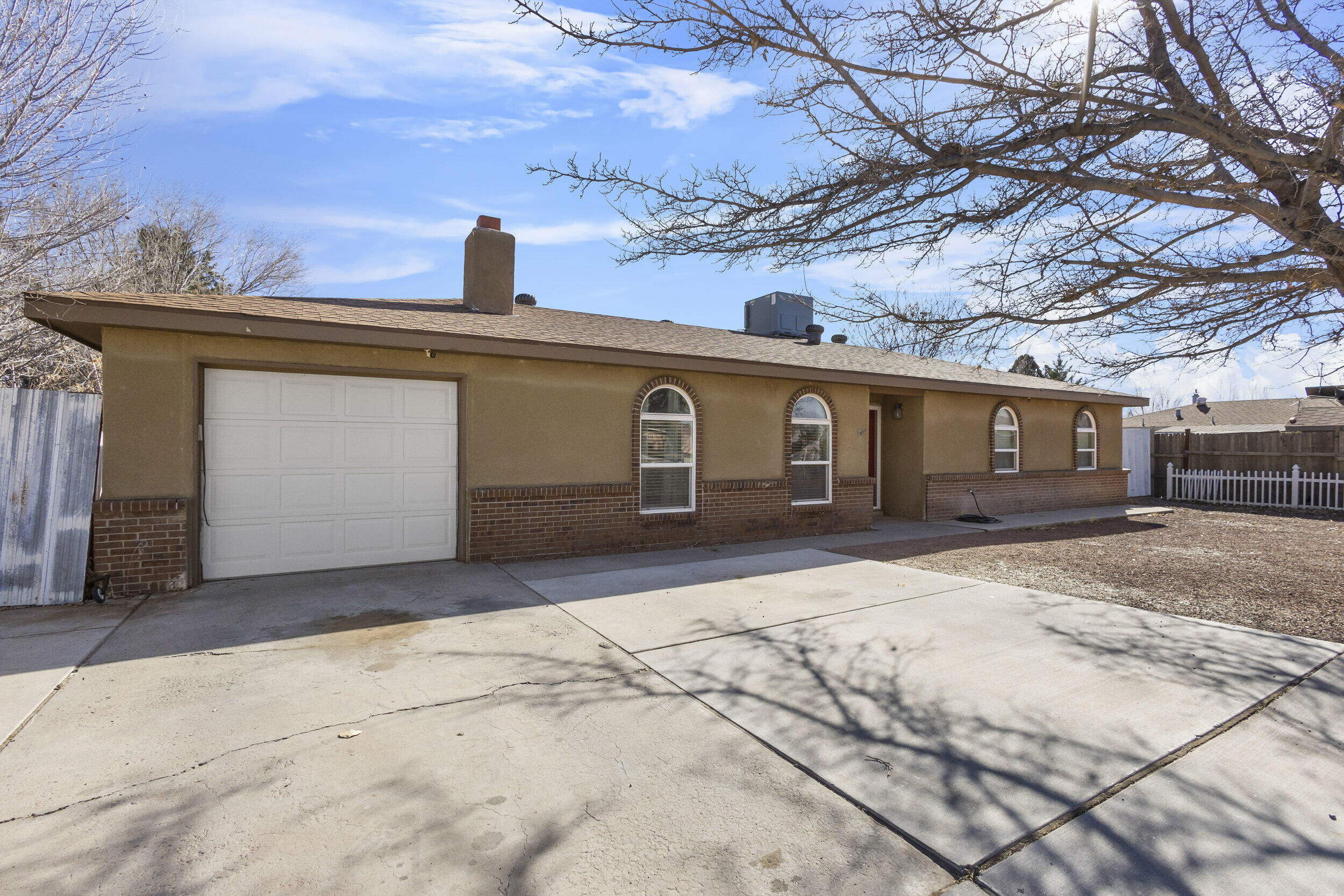 436 Valle Grande Drive, Los Lunas, New Mexico image 2