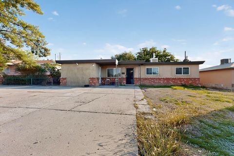 Photo of 9716 Indian School Road NE, Albuquerque, NM 87112 (MLS # 1102895)