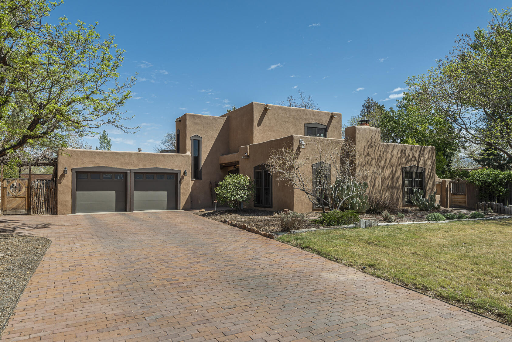 1905 Avenida Las Campanas, Los Ranchos, New Mexico image 1