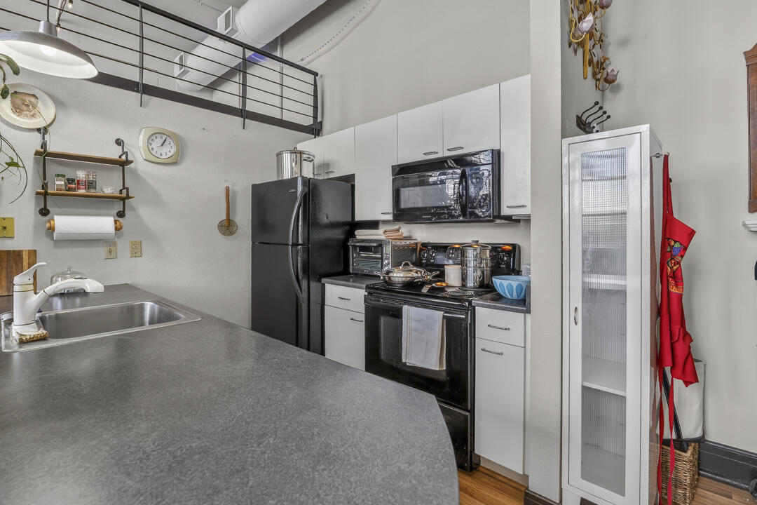 301 Central Avenue NE 300