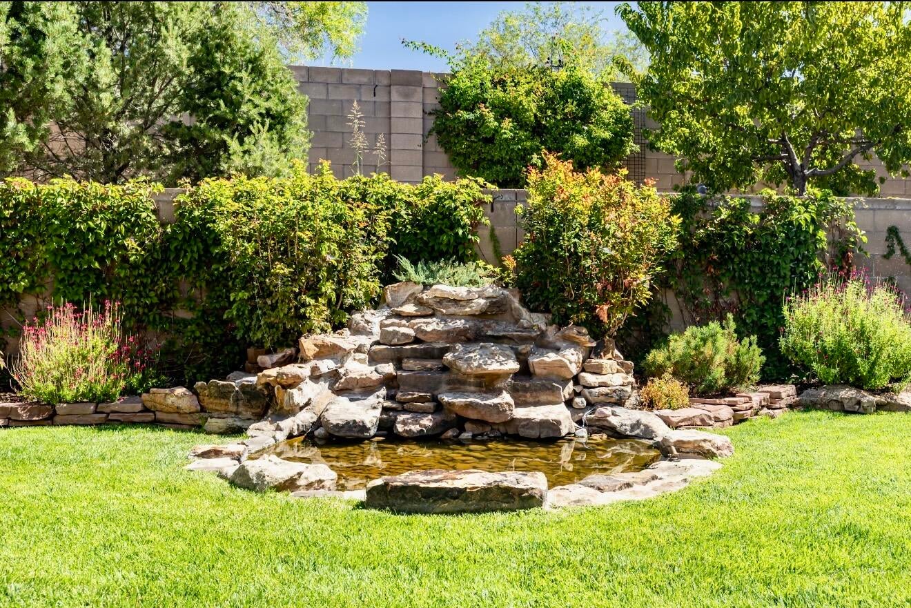 1424 Vinca Trail NE