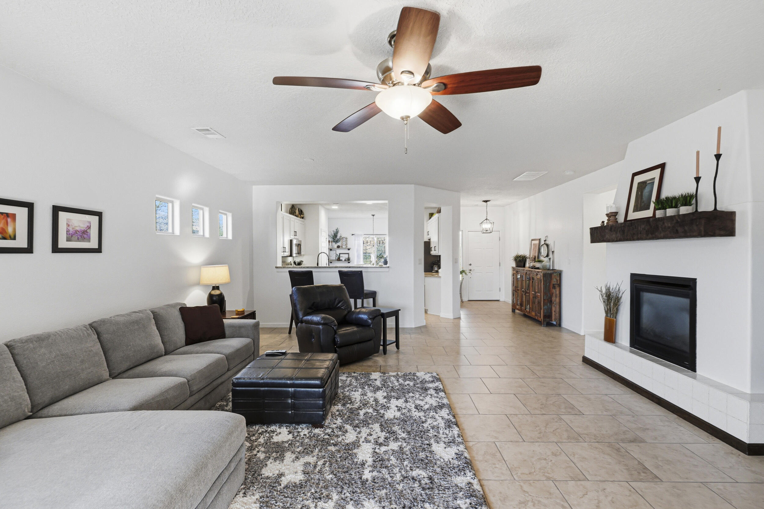 229 Paseo Vista Loop NE
