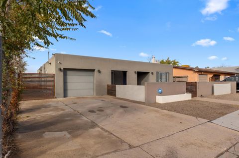 Photo of 905 56th Street NW, Albuquerque, NM 87105 (MLS # 1094922)