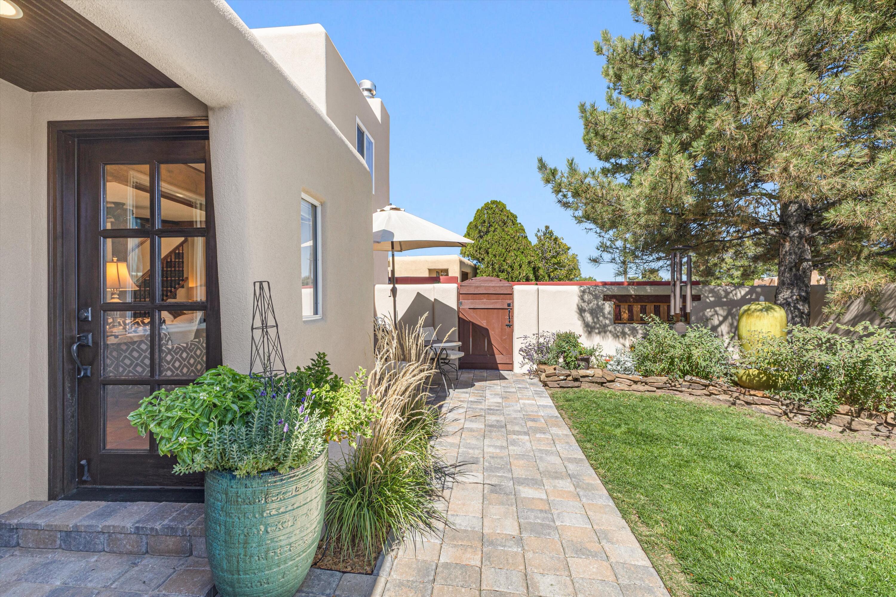 1002 Calle Margarita