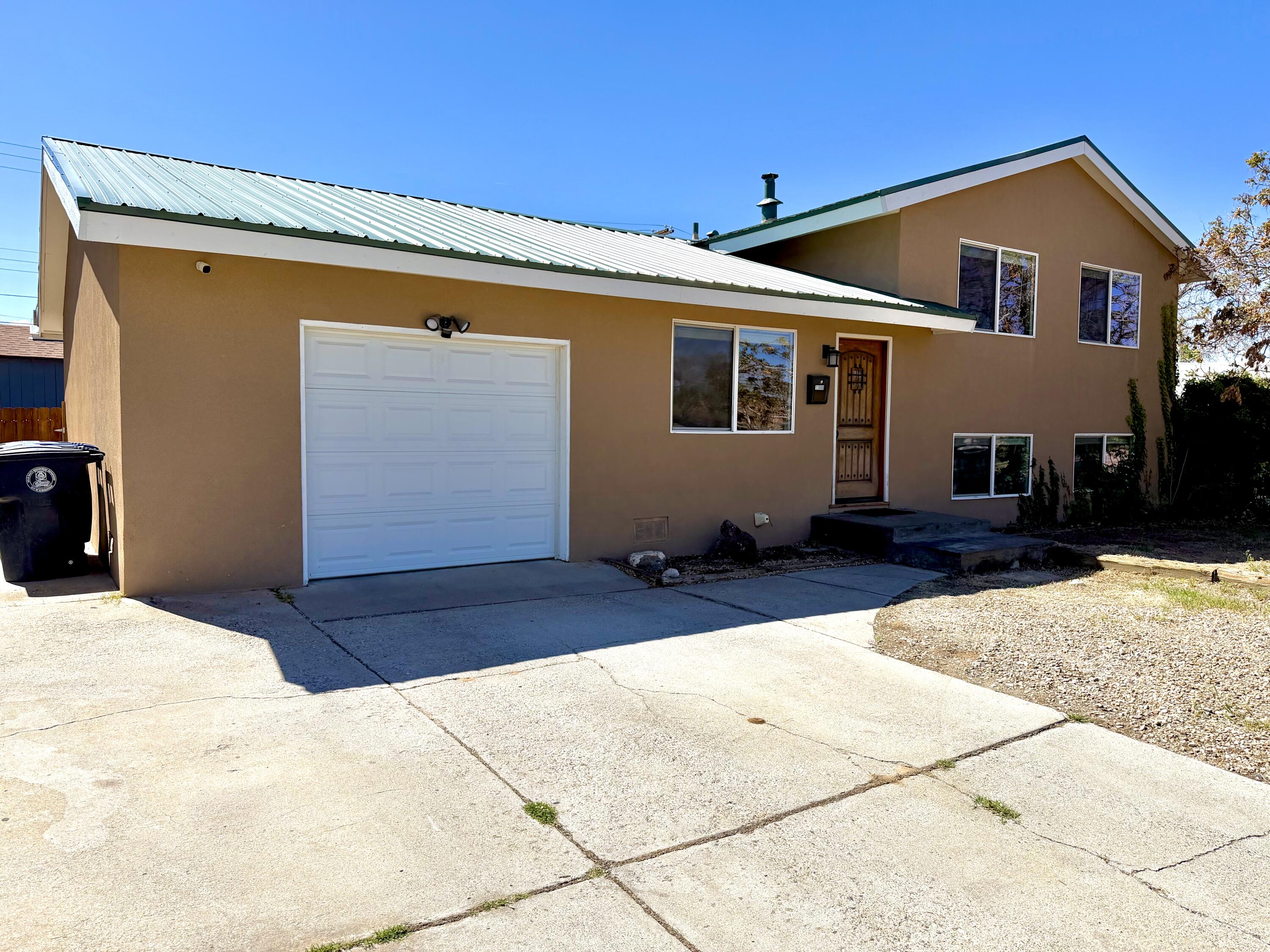 11000 Los Arboles Avenue NE