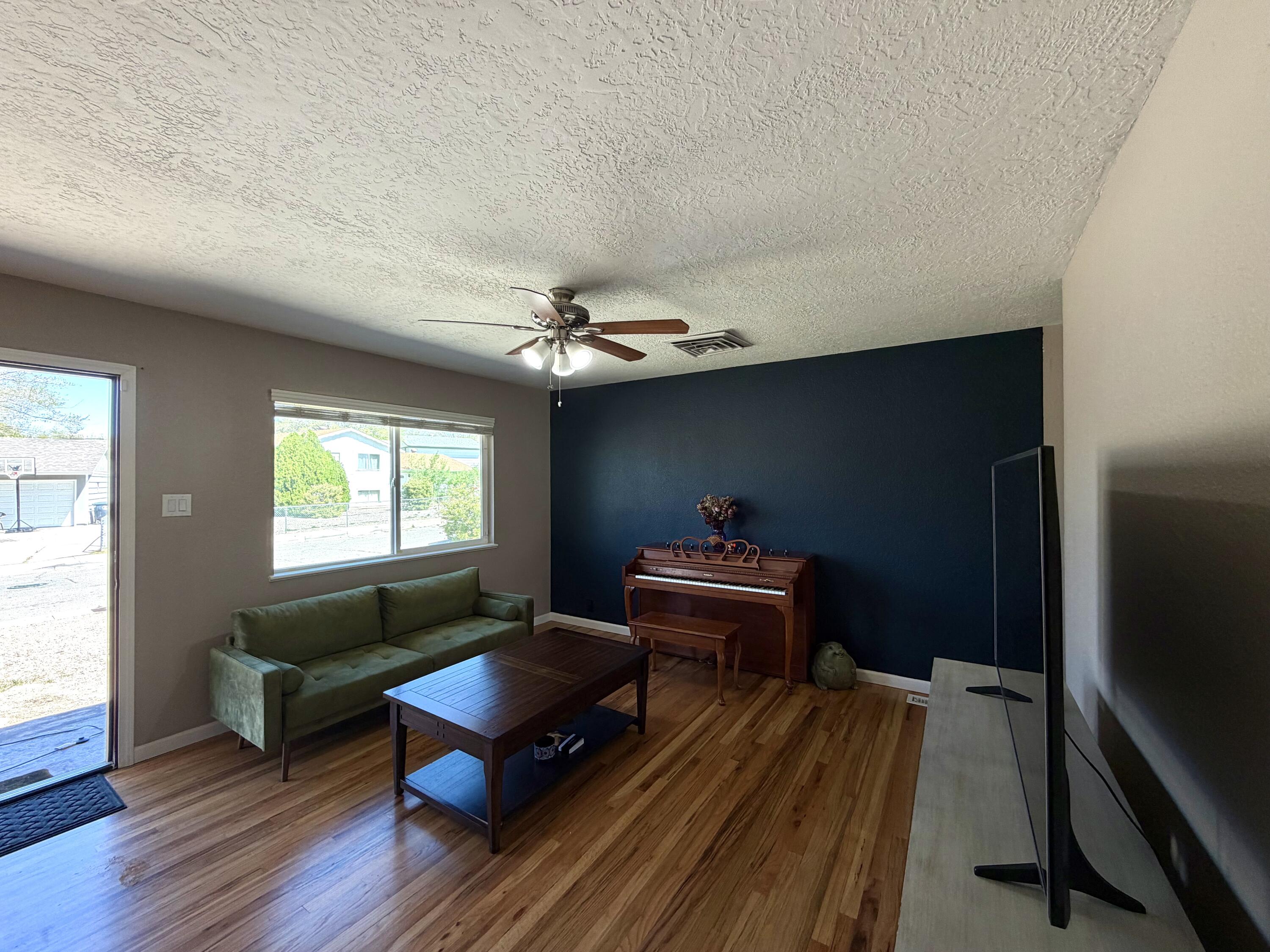 11000 Los Arboles Avenue NE