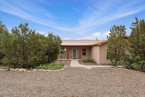 Homes For Sale - 8 Zia Court<br/> Santa Fe County, Edgewood, NM 87015