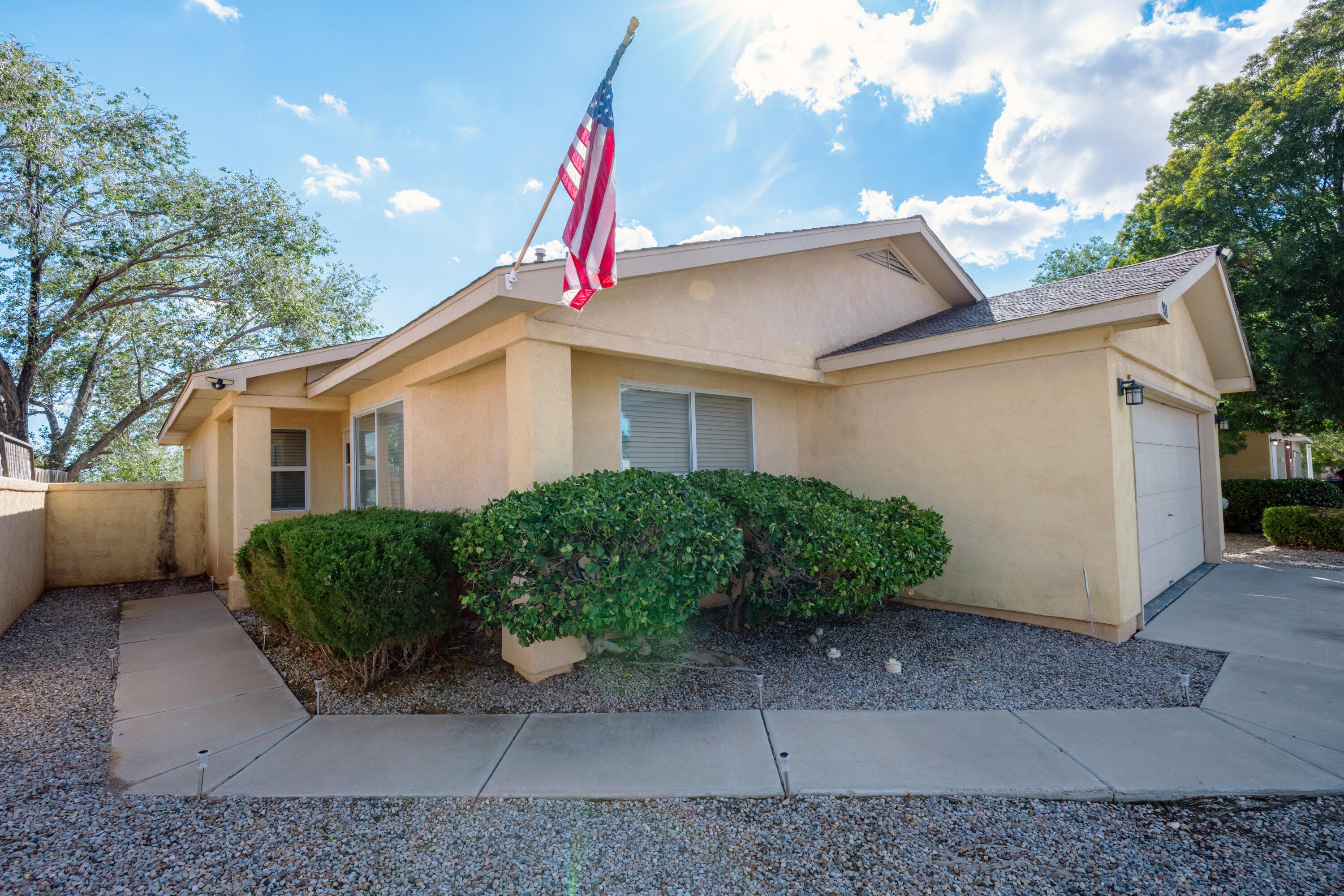 908 Somerset Meadows Drive NE