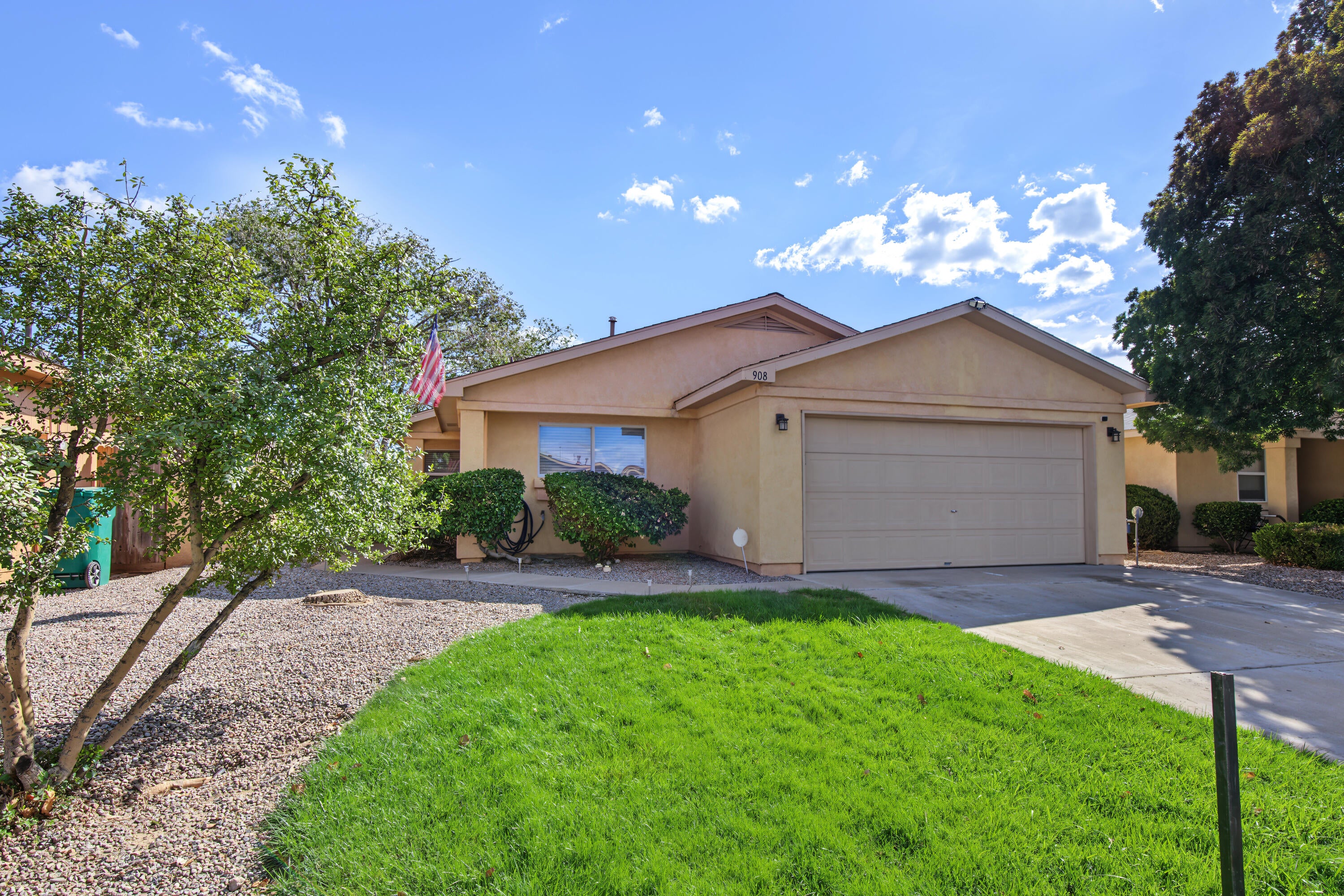 908 Somerset Meadows Drive NE