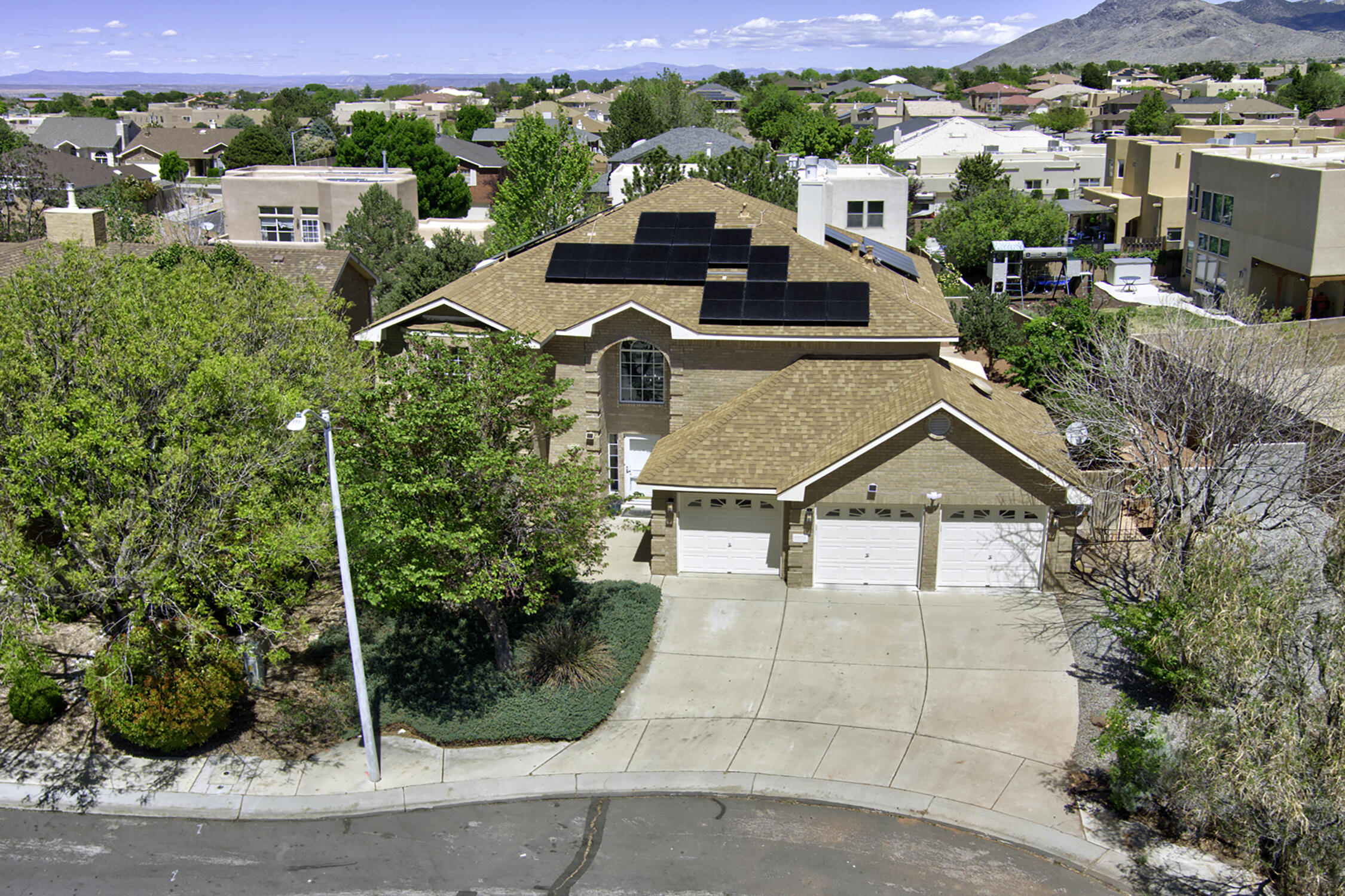 10015 Petra Court NE