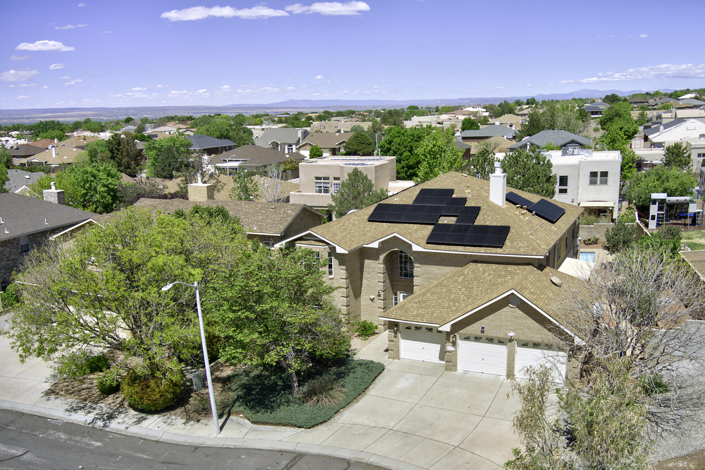 10015 Petra Court NE