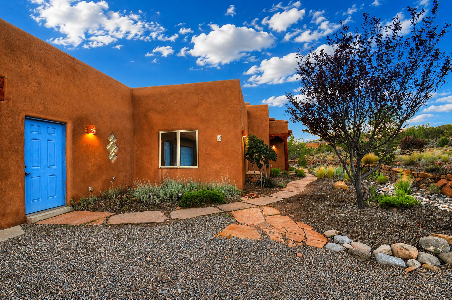 16 Mimbres Road SW