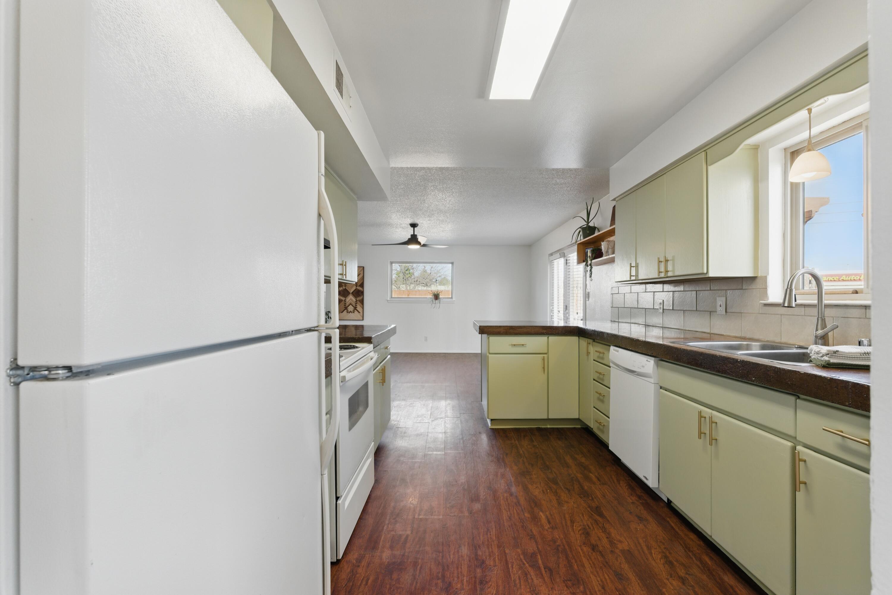 3905 El Dedo Court, Rio Rancho, New Mexico image 11
