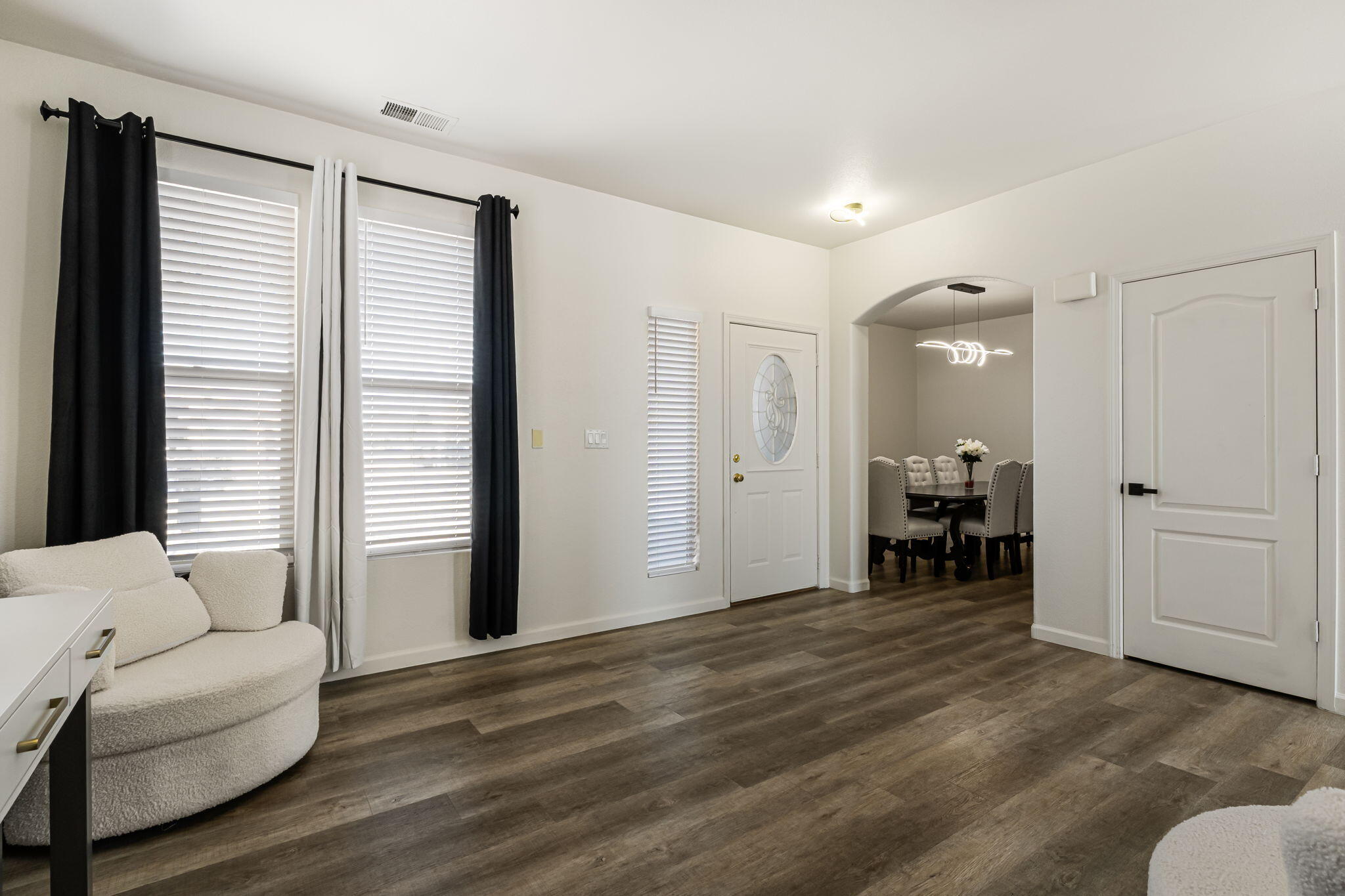 5908 Las Cadenas Road NW