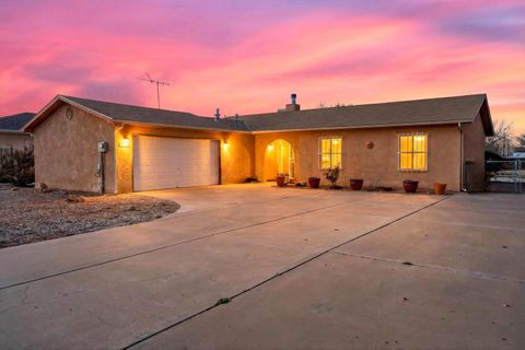Photo of 2611 Linda Lane SW, Albuquerque, NM 87105 (MLS # 1097962)