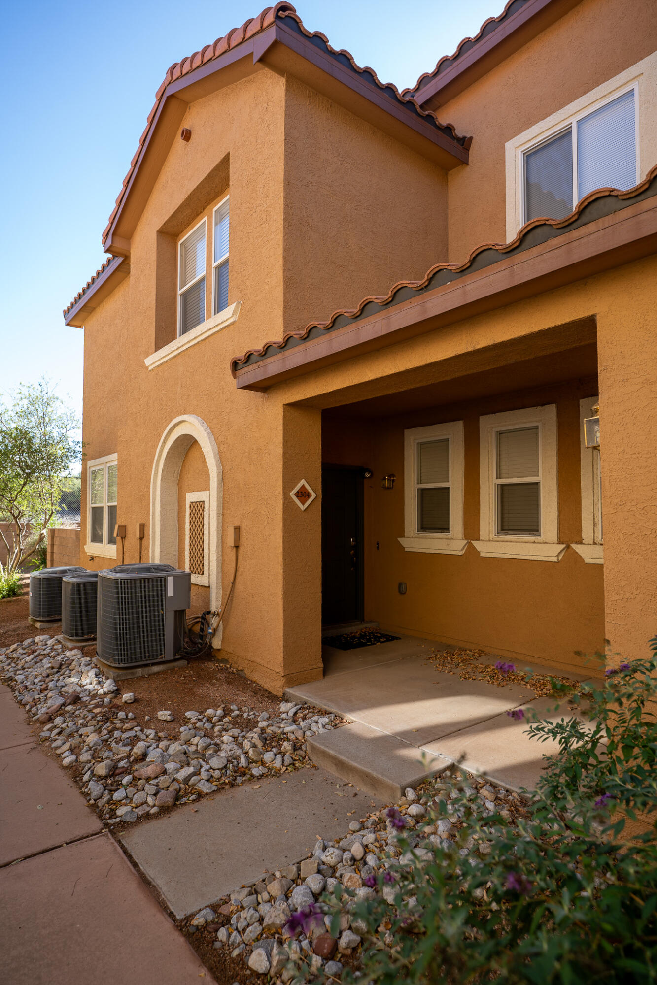 601 MENAUL Boulevard NE 2304