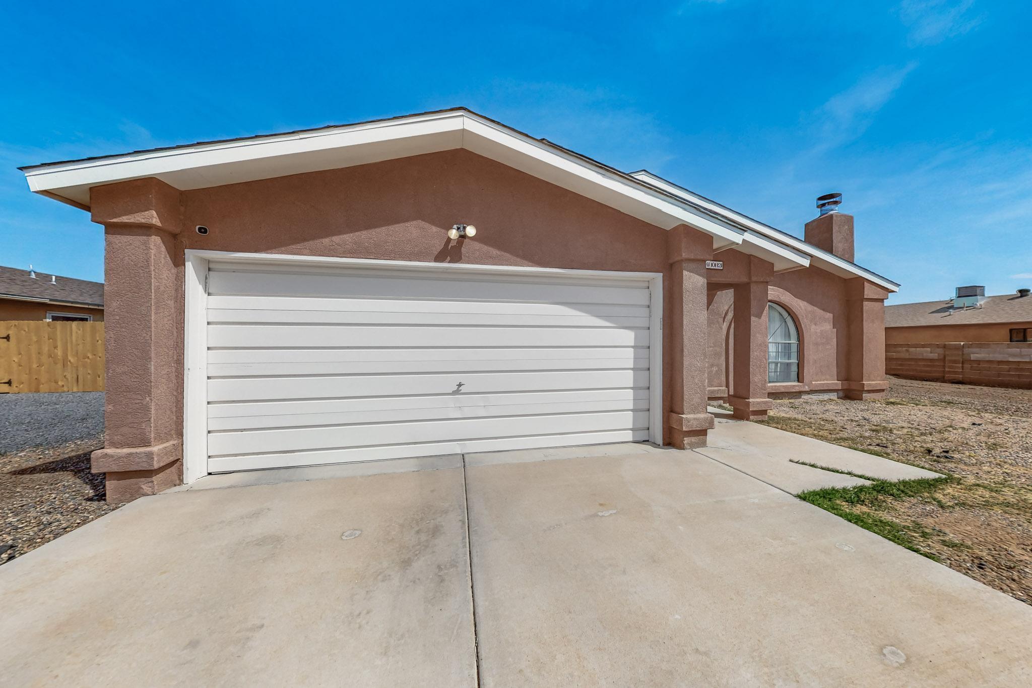 402 Calle Don Santiago, Los Lunas, New Mexico image 2