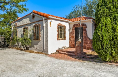 Photo of 613 Isleta Boulevard SW, Albuquerque, NM 87105 (MLS # 1108613)